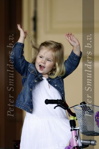 Den Haag 26 juni 2007
Fotomoment met Prins Willem Alexander Maxima Prinses Amalia Alexia en Ariane bij de koninklijke stallen. Prinses Alexia viert haar 2e verjaardag.