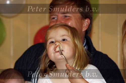 Den Haag 26 juni 2007
Fotomoment met Prins Willem Alexander Maxima Prinses Amalia Alexia en Ariane bij de koninklijke stallen. Prinses Alexia viert haar 2e verjaardag.