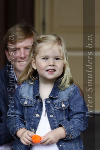 Den Haag 26 juni 2007
Fotomoment met Prins Willem Alexander Maxima Prinses Amalia Alexia en Ariane bij de koninklijke stallen. Prinses Alexia viert haar 2e verjaardag.