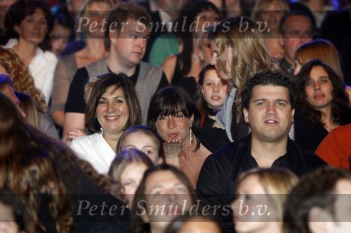 Hilversum 1 maart 2008
Finale van idols in studio 22 . Martijn Krabbe en Wendy v Dijk presenteren het programma. Uiteindelijk wint Nikki van Nathalie. Amanda Krabbe met moeder op ded tribune geeft handkusje
Peter Smulders bv