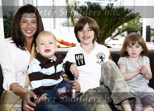 Amsterdam 13 mei 2009
feestje van blad mama bij strand west. Amanda Krabbe met kinderen
Peter Smulders bv