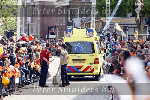 Makkum en Franeker30 april 2008
Koninginnedag 2008 met Koningin Beatrix Prins Willem Alexander Friso Constantijn Maurits Floris Pieter Christiaan Pieter v Vollenhoven en de prinsessen Maxima Laurentien Mabel Aimee Anita Margriet en Marilene. ambulance
Peter Smulders bv