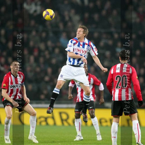 Eindhoven, 27 Februari 2009 Kompetitiewedstrijd PSV-SC Heerenveen.
Eindstand 2-3
Amor Smarason koppend
Foto Peter Smulders BV