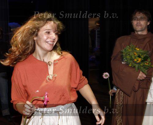 Amstelveen 27 september 2008
Premiere Kruistocht in ee spijkerbroek in schouwburg van Amstelveen. janke Dekker en Timo Dechamps spelen de hoofdrollen. Tom Egbers was er met zijn zoon en zijn dochter Amy Egbers speelt ook mee in de musical