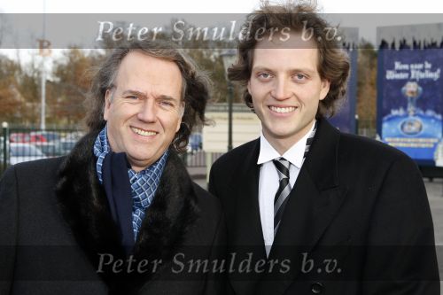 Kaatsheuvel 24 november 2007
Premiere Assepoester in de efteling. Andrie Rieu met zoon