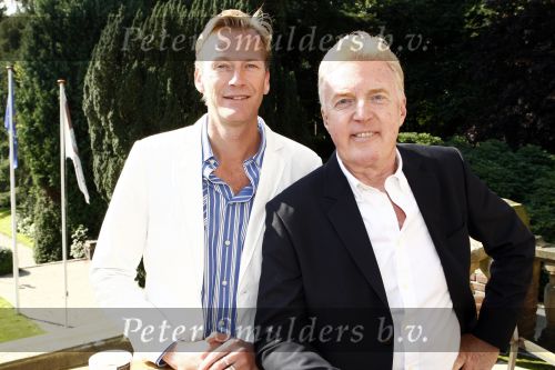 Hilversum 15 september 2008
Andre v Duin Frans Bauer en Jan Smit bij tros presentatie in kasteel de hoge Vuursche. Andre v Duin met zijn man Martin