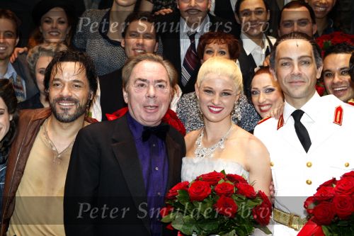 Rotterdam 16 december 2007
Premiere Evita in het nieuwe Luxor met oa Stanley Burleson Brigitte Heitzer en Roberto de GRoot. Andrew Lloyd Webber en Pieter v Vollenhoven zijn daarbij aanwezig.