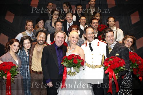 Rotterdam 16 december 2007
Premiere Evita in het nieuwe Luxor met oa Stanley Burleson Brigitte Heitzer en Roberto de GRoot. Andrew Lloyd Webber en Pieter v Vollenhoven zijn daarbij aanwezig.