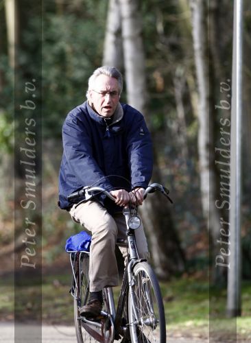Laren 26 januari 2008
Andries Knevel op de fiets.