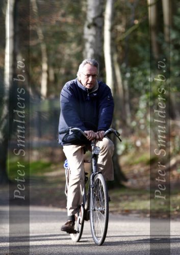 Laren 26 januari 2008
Andries Knevel op de fiets.