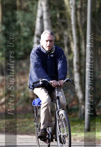 Laren 26 januari 2008
Andries Knevel op de fiets.