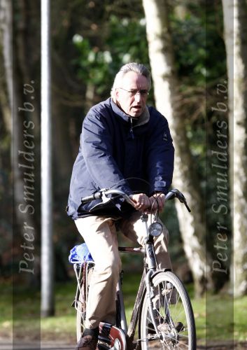 Laren 26 januari 2008
Andries Knevel op de fiets.