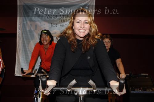 Amsterdam 10 december 2007
Angela Groothuizen fietsen voor het goede doel Mamacash.