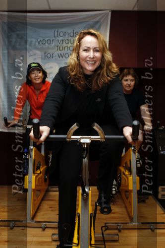 Amsterdam 10 december 2007
Angela Groothuizen fietsen voor het goede doel Mamacash.