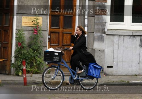 Amsterdam 11 juni 2008
Angela Groothuizen op de fiets in Amsterdam.