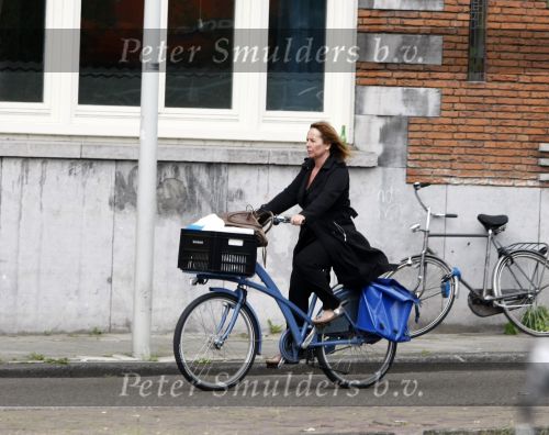 Amsterdam 11 juni 2008
Angela Groothuizen op de fiets in Amsterdam.