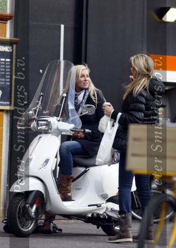 Amsterdam 15 januari 2009
Angela Kluivert met Justin op de vespa scooter
Peter Smulders bv