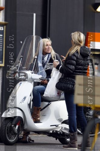 Amsterdam 15 januari 2009
Angela Kluivert met Justin op de vespa scooter
Peter Smulders bv