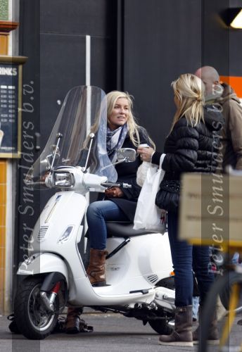 Amsterdam 15 januari 2009
Angela Kluivert met Justin op de vespa scooter
Peter Smulders bv