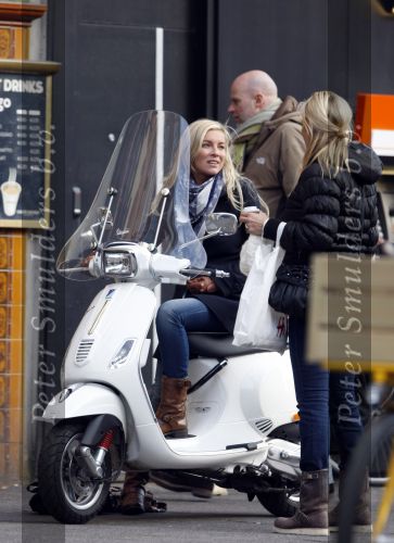Amsterdam 15 januari 2009
Angela Kluivert met Justin op de vespa scooter
Peter Smulders bv