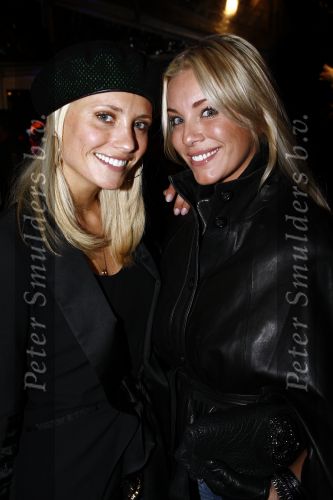 Amsterdam 30 januari 2009
Modeshow Blue Blood tijdens de amsterdam fashion week. Angela v Hulten met Yfke Sturm
Peter Smulders bv