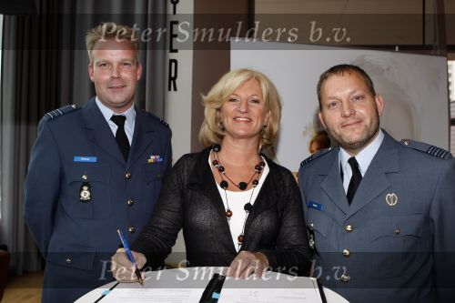Rotterdam 19 november 2007
Lee Towers en Anita Meyer gaan tour maken met koninklijke landmacht kapel. De show gaat hollywood heten.