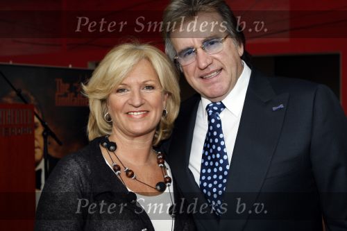 Rotterdam 19 november 2007
Lee Towers en Anita Meyer gaan tour maken met koninklijke landmacht kapel. De show gaat hollywood heten.