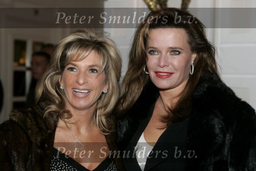Amsterdam, 13 Maart 2006 Modeshow Frans Molenaar Zomerseizoen 2006
Anita Endstra (Rechts ) met vriendin
Anita Schuts