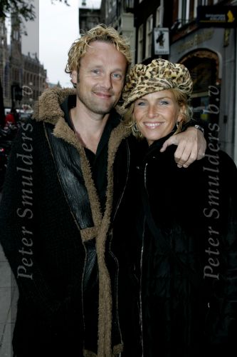 Amsterdam 3 oktober 2004
Presentatie sieradenlijn van Maik de Boer.
Anita Witzier met pet en vriend