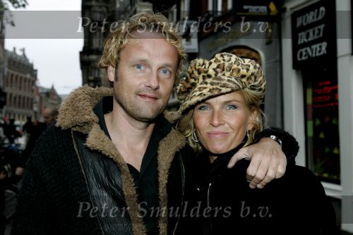 Amsterdam 3 oktober 2004
Presentatie sieradenlijn van Maik de Boer.
Anita Witzier met pet en vriend