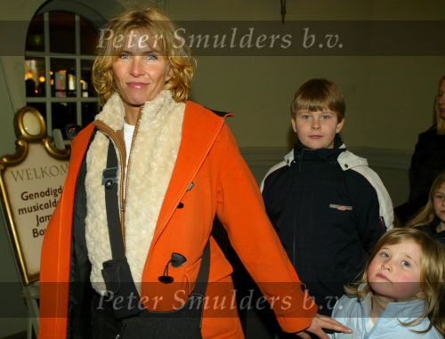 Kaatsheuvel 24 januari 2004
Premiere Doornroosje in de efteling. 
Anita Witzier met kinderen