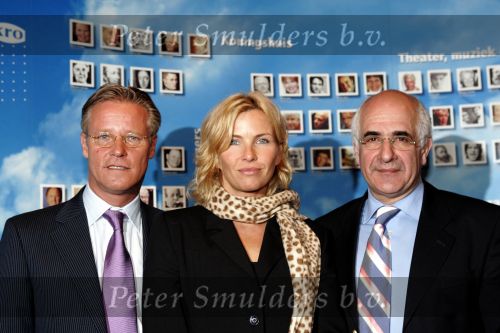 Amsterdam 26 april 2004
Persconferentie de grootste Nederlander.
Frits Spits met Fons te Poel en Anita Witzier