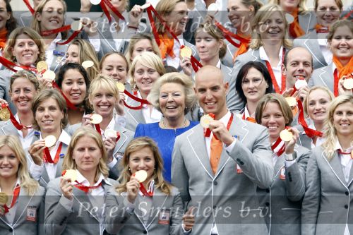 Den Haag 27 augustus 2008
De Olympische medaille winnaars van Peking op het bordes bij Koningin Beatrix. Aanwezig oa Anky v Grunsven