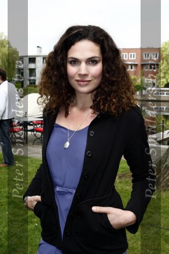 Amsterdam 23 april 2009
Persconferentie ivm de film er komt een vrouw bij de dokter naar het boek van Kluun bij het Hilton. Reinout Oerlemans gaat het regisseren en Anna Drijver Carice v Houten en Barry Atsma gaan de hoofdrollen spelen.
Peter Smulders bv