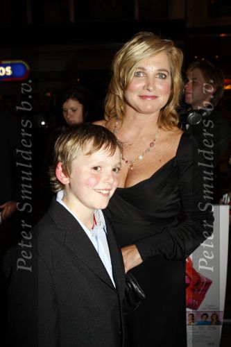 Amsterdam 7 oktober 2007
Anneke Blok met zoon  bij premiere Alles is liefde in Tuschinski