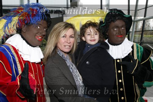 Rotterdam 25 november 2007
Premiere Feest van sinterklaas in ahoy.Annemiek Verdoorn met zoon James