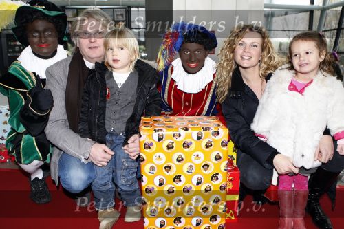 Rotterdam 25 november 2007
Premiere Feest van sinterklaas in ahoy. Annette Barlo met zoon en man Frank Timmer