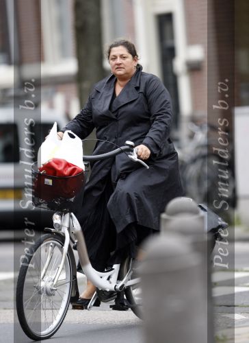 Amsterdam 6 september 2007
Annete Malherbe met haar man alex v Warmendam op de fiets en op terras.