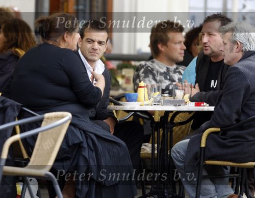 Amsterdam 6 september 2007
Annete Malherbe met haar man alex v Warmendam op de fiets en op terras.