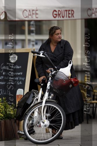 Amsterdam 6 september 2007
Annete Malherbe met haar man alex v Warmendam op de fiets en op terras.