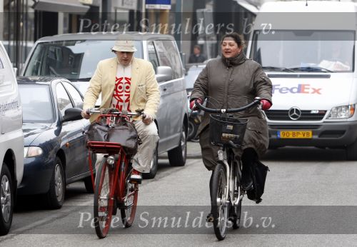Amsterdam 21 februari 2008
Annette Malherbe en Marc Marie Huybregts op de fiets op de pc hooftstraat.
Peter Smulders bv