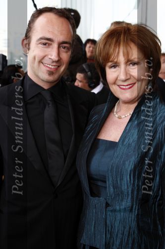 Rotterdam 20 april 2008
Premiere les Miserables  in het nieuwe Luxor theater. Annewil Blankers met zoon
Peter Smulders bv