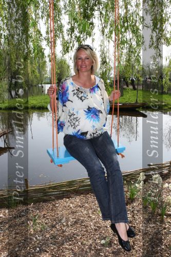 Molenaarsgraaf, 15 April 2009
Nieuw Lifestyle Magazine LIEF
Anouk Smulders zwanger op de schommel moet over een maand bevallen
Foto Peter Smulders BV