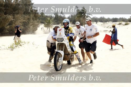 Dakar 23 maart 2008
Straatbeeld in Dakar waar de heroes legend eindigt. Gallyon v Vessem Viktor Brand Martin Utberg en Anouk Smulders
Peter Smulders bv