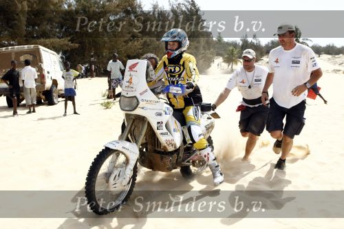 Dakar 23 maart 2008
Straatbeeld in Dakar waar de heroes legend eindigt. Gallyon v Vessem Viktor Brand Martin Utberg en Anouk Smulders
Peter Smulders bv