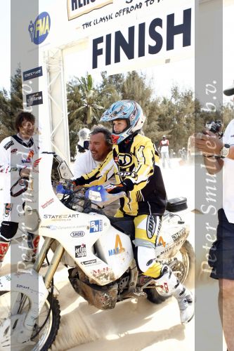 Dakar 23 maart 2008
Straatbeeld in Dakar waar de heroes legend eindigt. Gallyon v Vessem Viktor Brand Martin Utberg en Anouk Smulders
Peter Smulders bv