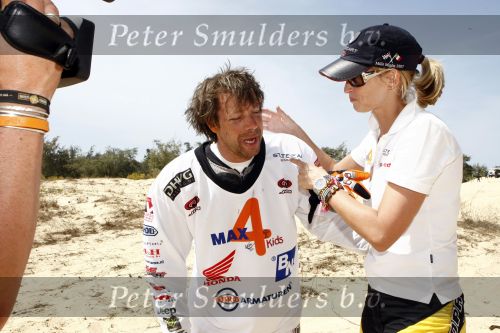 Dakar 23 maart 2008
Straatbeeld in Dakar waar de heroes legend eindigt. Gallyon v Vessem Viktor Brand Martin Utberg en Anouk Smulders
Peter Smulders bv