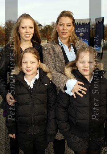 Kaatsheuvel 24 november 2007
Premiere Assepoester in de efteling. Antje monteiro met ...