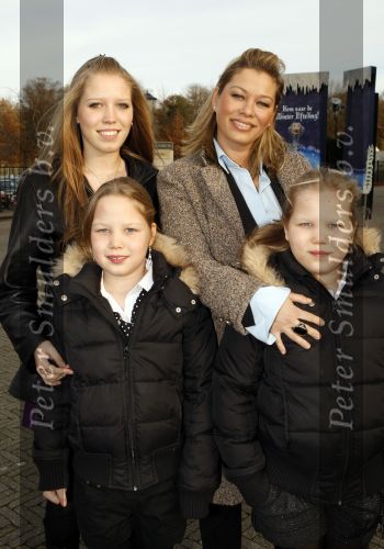 Kaatsheuvel 24 november 2007
Premiere Assepoester in de efteling. Antje monteiro met ...