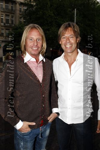Amsterdam 19 juli 2008
Feestje vanwege het 15 jarig bestaan van Bjorn Borg in de stadsschouwburg. 
Antoine Brard met een vriend